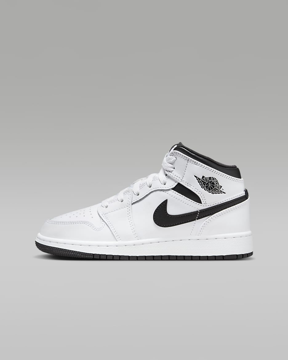 NIKE公式】エア ジョーダン 1 MID ジュニアシューズ.オンラインストア (通販サイト)